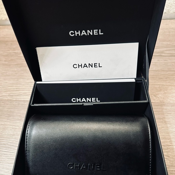 Chanel sunglasses with chain - Picture 6 of 8